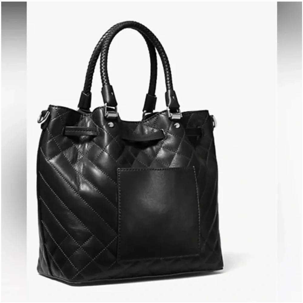 Michael Kors Blakely Medium Bucket Messenger Bag Black Quilted Leather